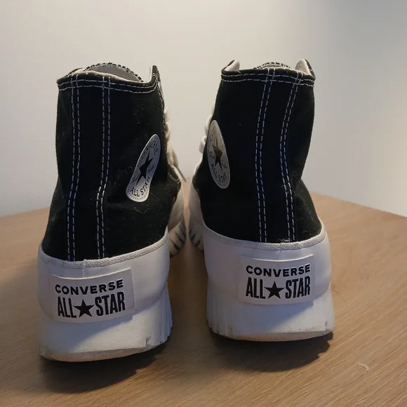 Converse Women’s Chuck Taylor All Star Lugged 2.0 High-Top Sneakers Size M4 / W6 - Picture 5 of 11